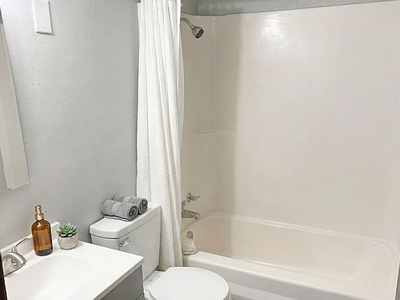 3rd image of 3769 W 9th St APT 6
