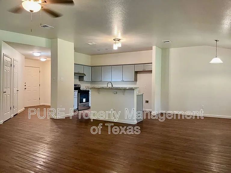 1102 Leah Ln — Photo 5