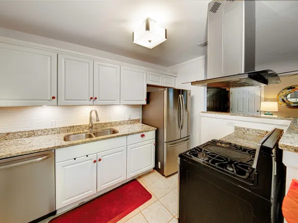 3031 W Clarendon Dr, Dallas, TX 75211