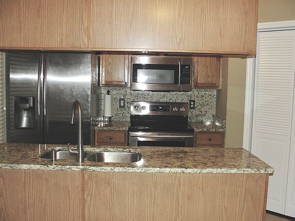 4th image of 139 Lakebrink Dr