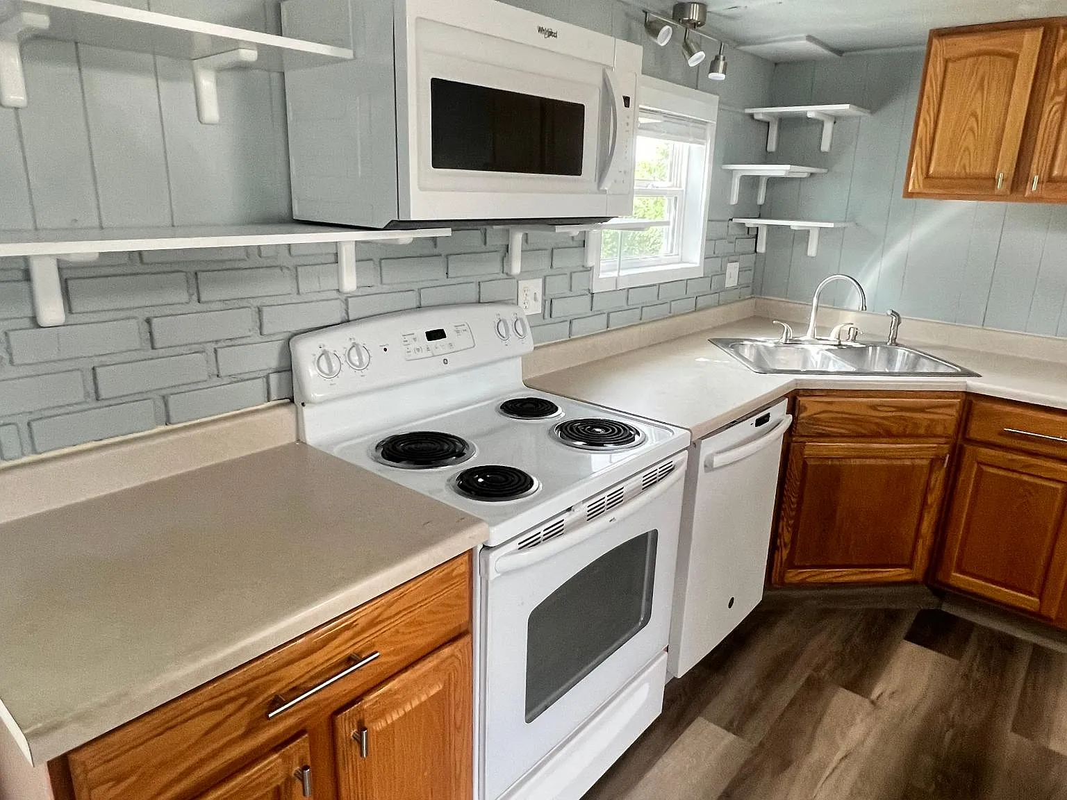 3 bed, 910 sqft, $1,600 — Photo 4