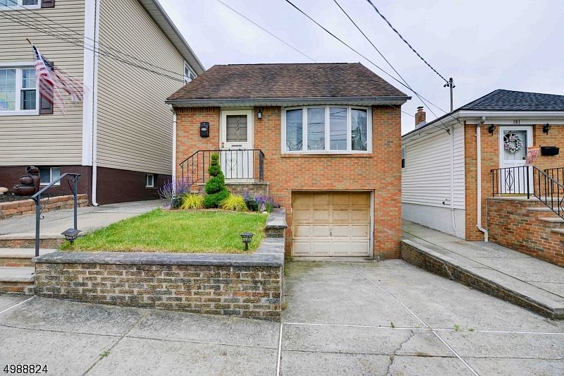 1st image of 173 Crystal St