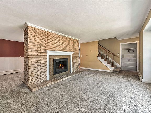 4th image of 6879 Weller Ave NE