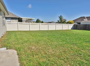 3134 N Dickerson Ave, Springfield, MO 65803