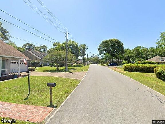 Exterior Neighborhood (street photo)