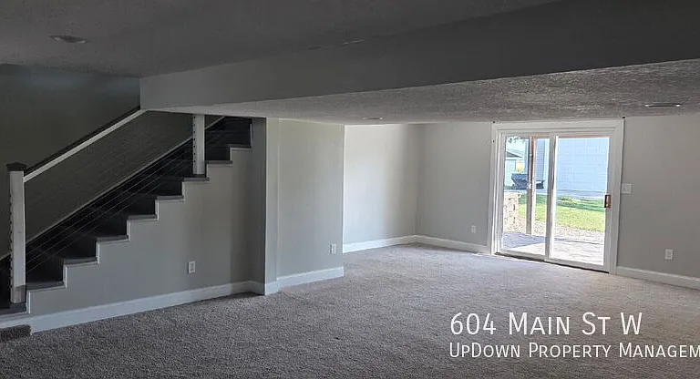 604 Main St W — Photo 10