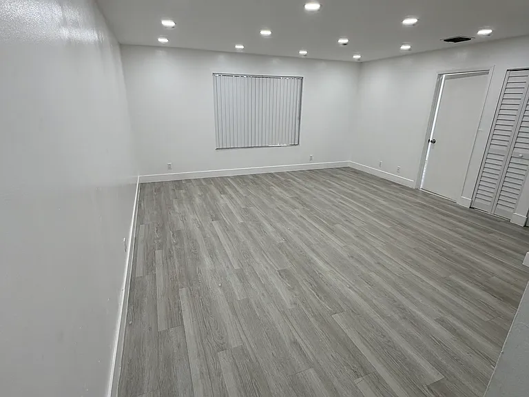 2319 Johnson St #4 — Photo 8