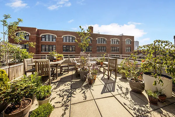 Sold by Compass | media 31