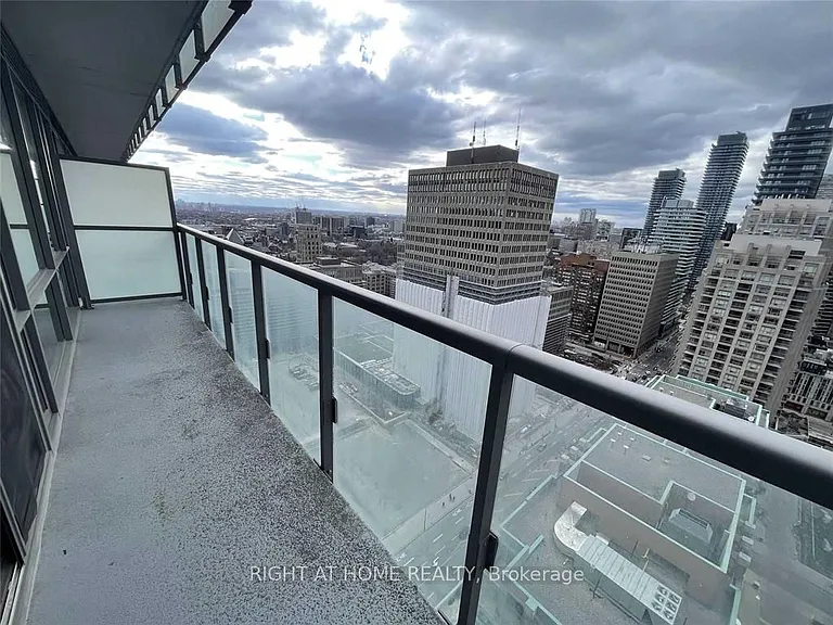 37 Grosvenor St #2905 — Photo 17