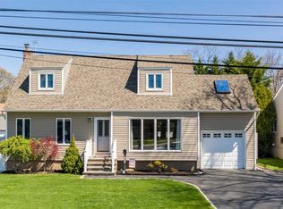 207 Spruce St, Massapequa Park, NY 11762