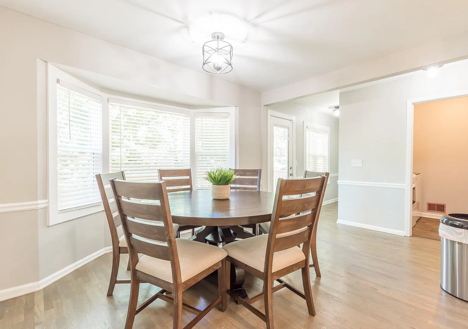 5 bed, 3530 sqft, $9,500 — Photo 4