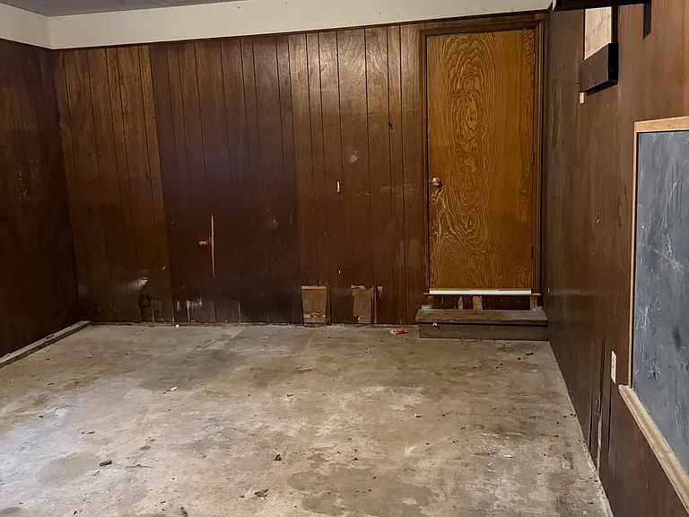 908 S East St — Photo 3