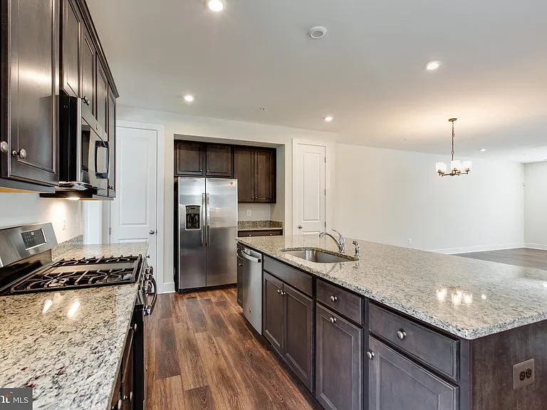 2546 Buckthorn Dr — Photo 16