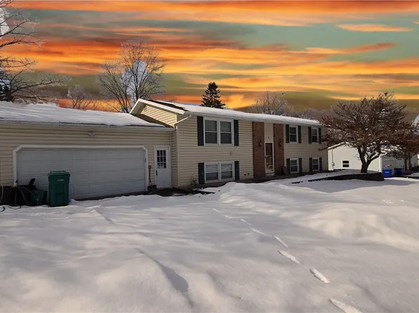 8 Trefoil Ln, Brockport, NY 14420