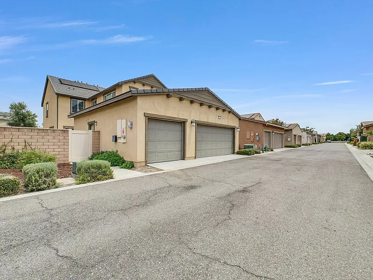 2978 E Penny Ln — Photo 26