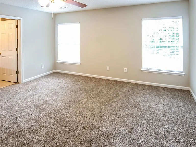 300 Slow Mill Dr — Photo 10