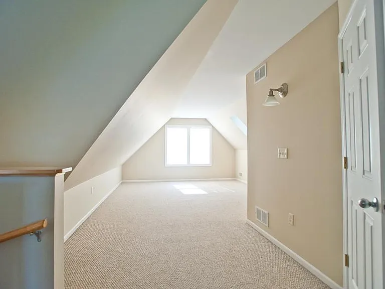 3255 N Oakland Ave #UPPER — Photo 26
