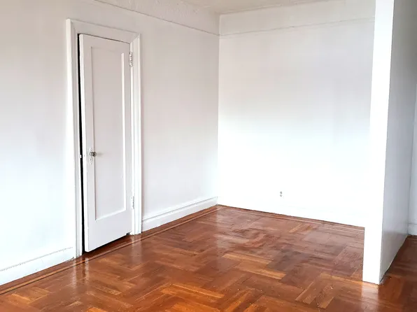 1201 Shakespeare Avenue image 2 of 5