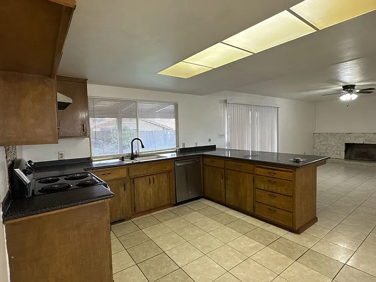 3504 W Cutler Ave — Photo 9