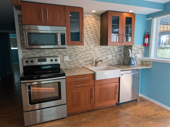 12728 37th Ave NE, Seattle, WA 98125