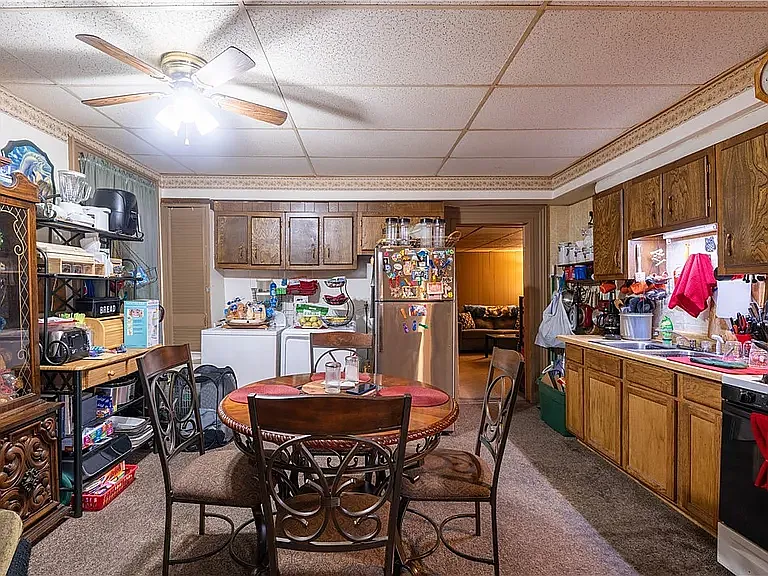 3 bed, $1,800 — Photo 2