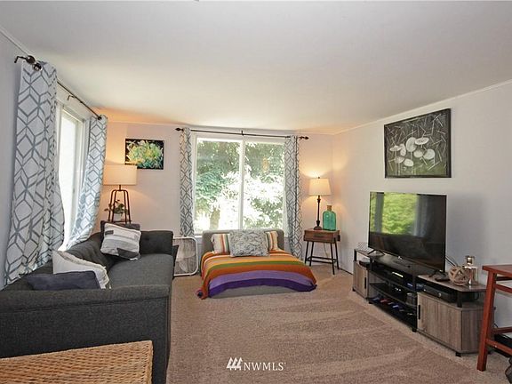 5th image of 20730 Des Moines Memorial Dr S