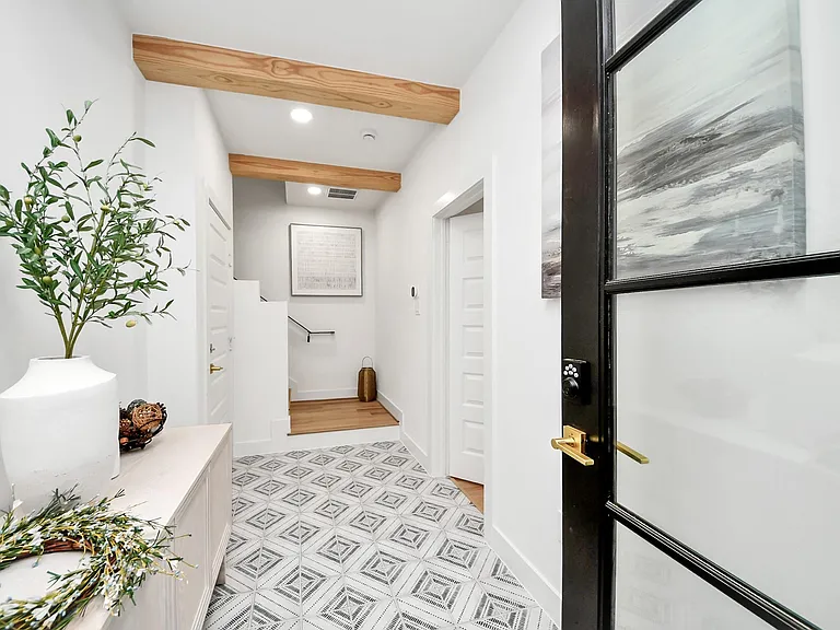 2211 Bevis St — Photo 5