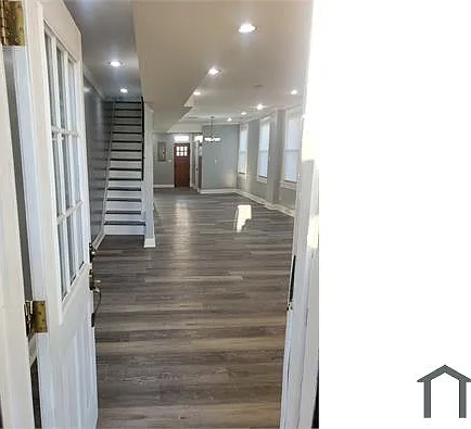 2882 Mayfield Ave — Photo 3