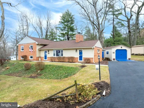 228 Deepwood Dr, Pine Grove Mills, PA 16868