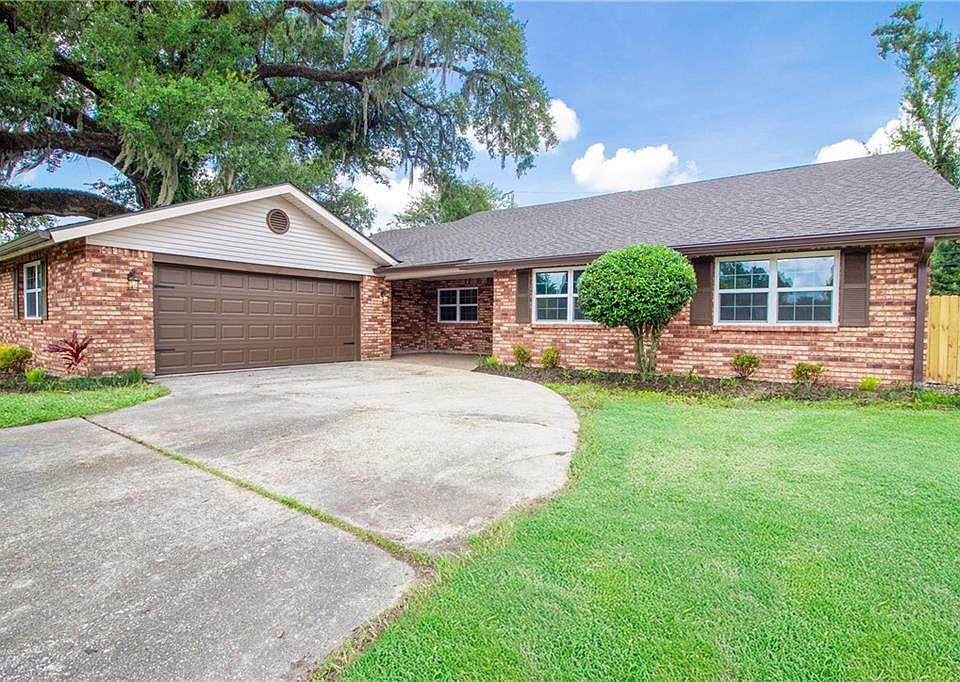 1st image of 104 Bocage Dr