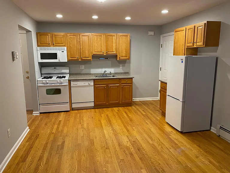 1232 Bedford St #2B — Photo 2