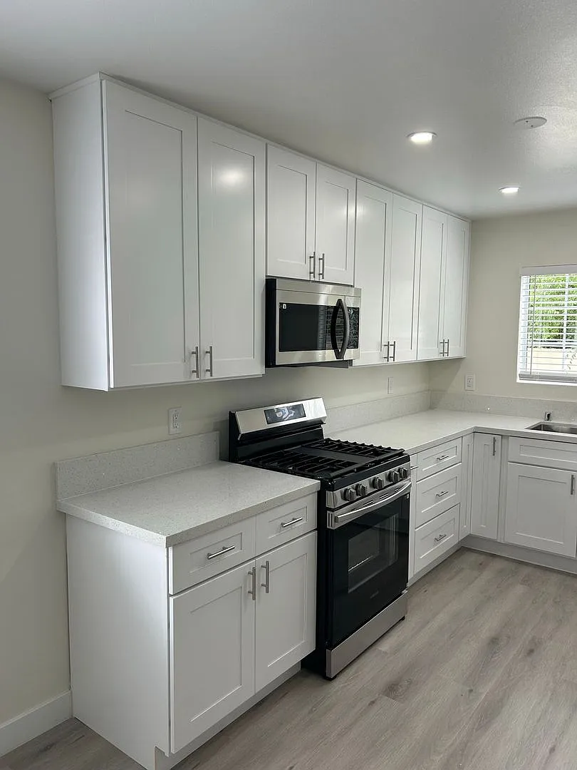 Delong Townhomes — Photo 2