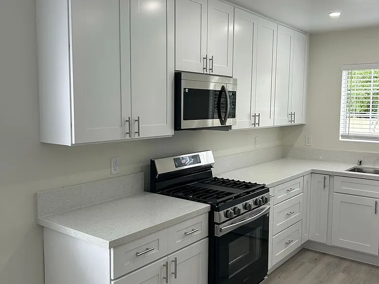 Delong Townhomes — Photo 2