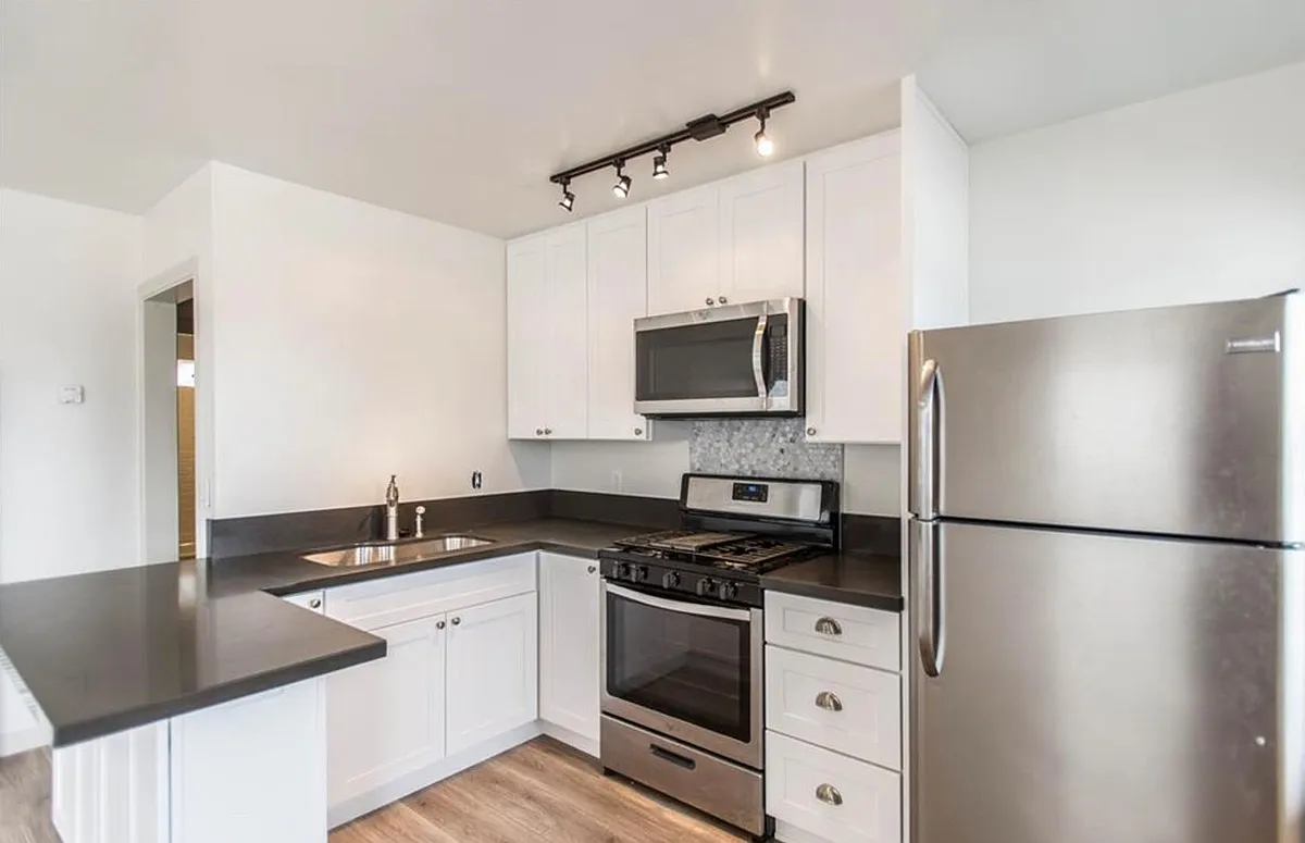 Building Photo - 507 Avenida Victoria