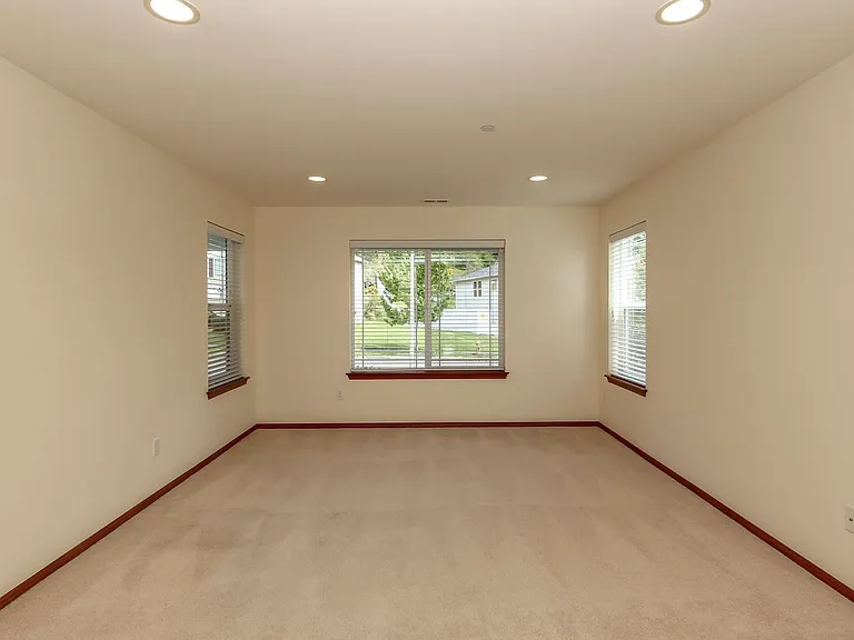 1187 Swan Loop — Photo 9
