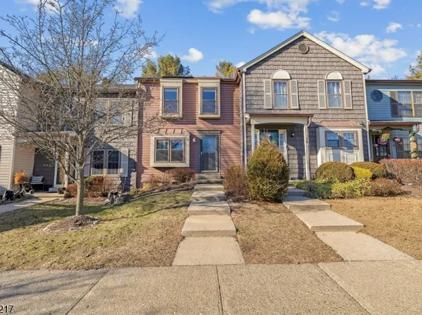 32 Wood Duck Ct, Hackettstown, NJ 07840