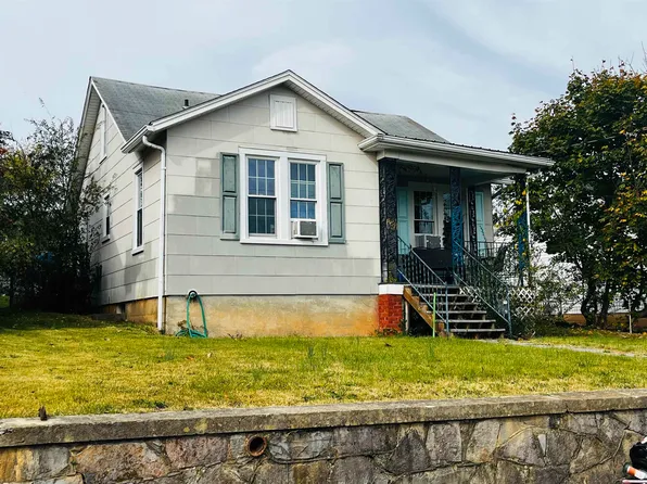 128 S Waverly St, Staunton, VA 24401