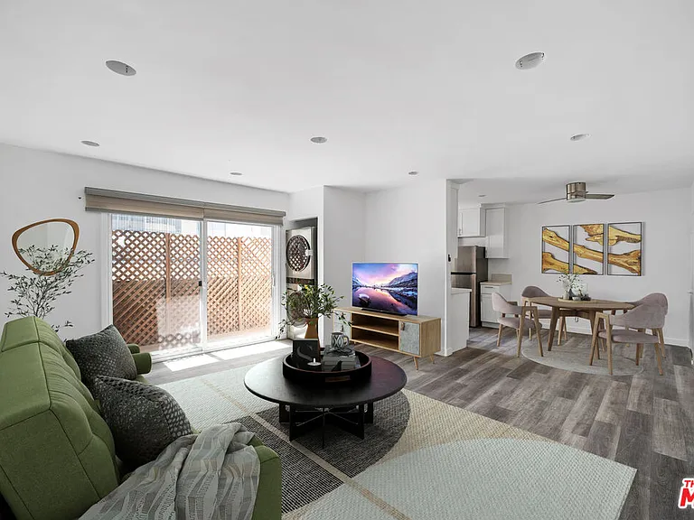 733 N Hayworth Ave #4 — Photo 1