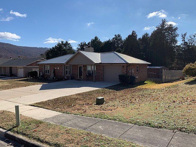 1st image of 1013 Branscomb Cir SE