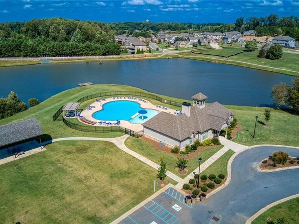3925 Sierra Knolls Ct, Cumming, GA 30040