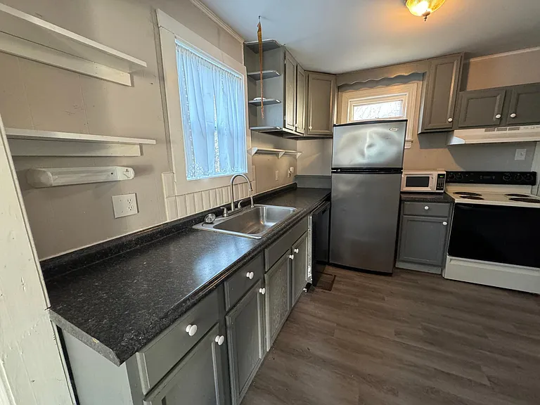 211 Hylawn Ave — Photo 4