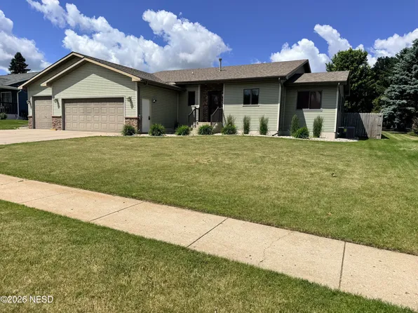 315 27th St NW, Watertown, SD 57201