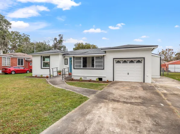 8038 Bond Dr, Jacksonville, FL 32208