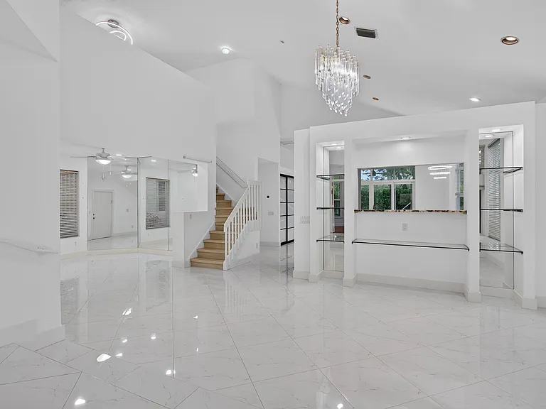 7087 NW 78th Pl — Photo 8