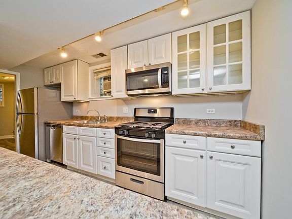 4th image of 1427 W Winona St #G
