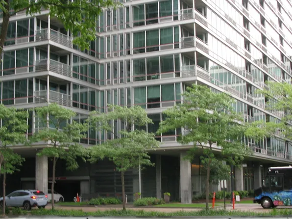 9655 Woods Dr Unit 507, Skokie, IL 60077