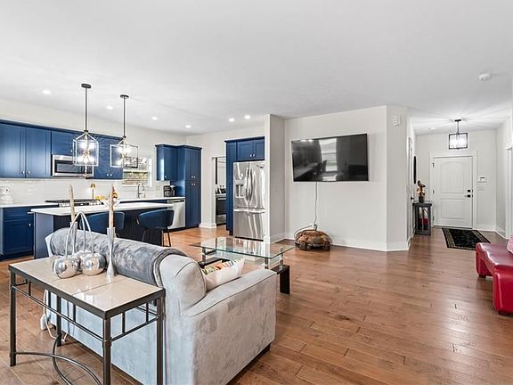 4th image of 16 Barrington Ct