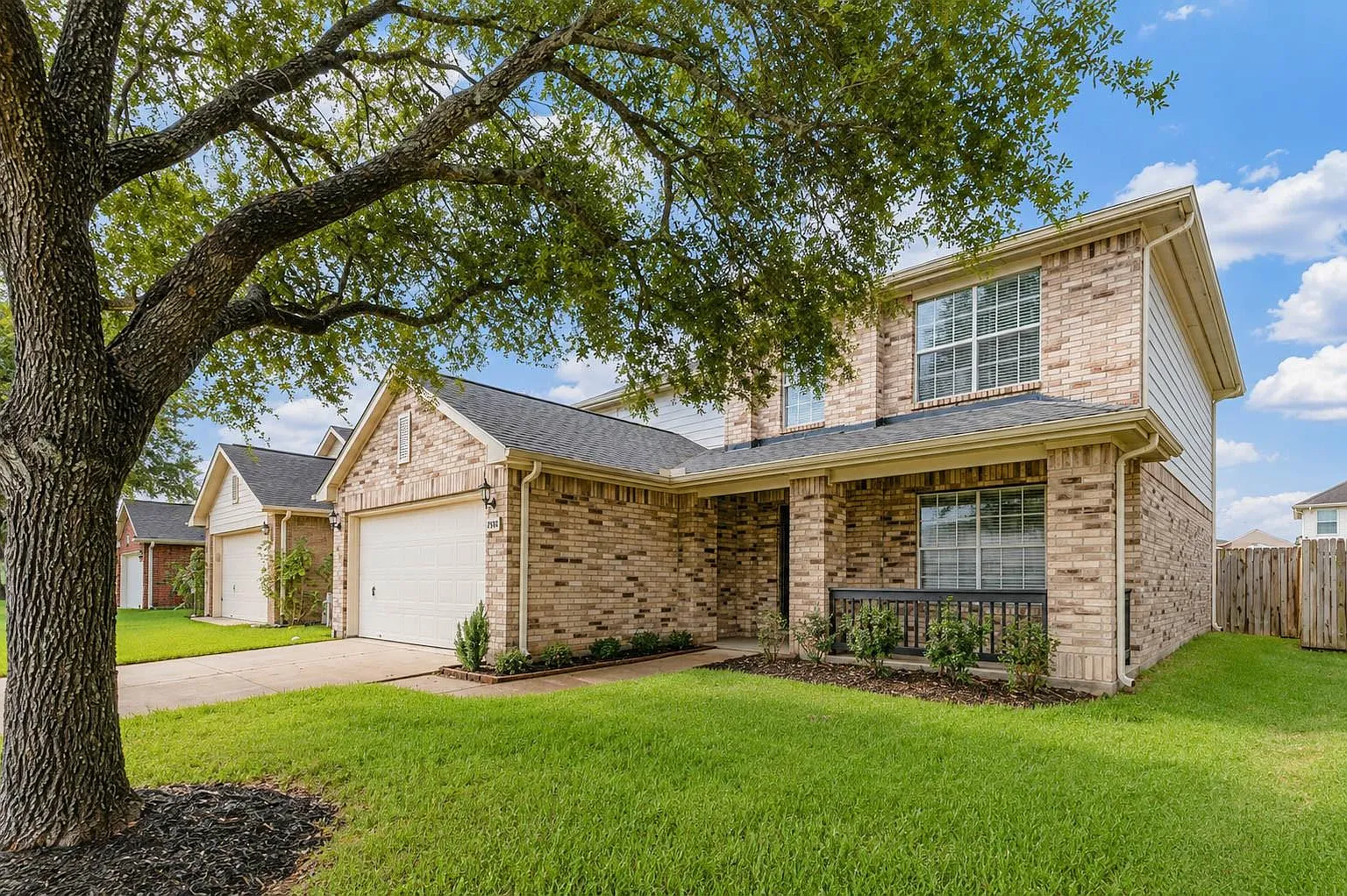 3 bed, 2.5 bath, 2151 sqft, $2,300 — Photo 2