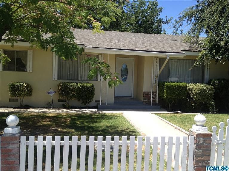 880 Cypress Ln, Call Robin for a showing 559-779-1006