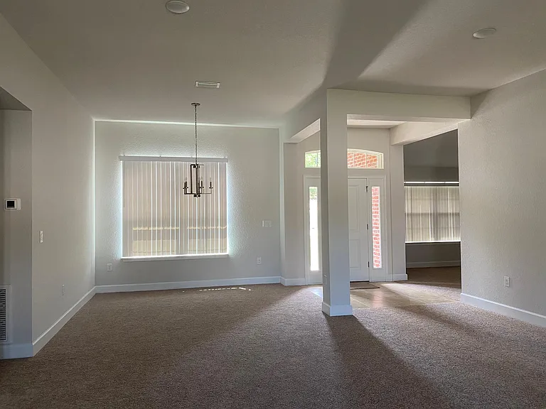 564 NW Oakmont Way — Photo 15
